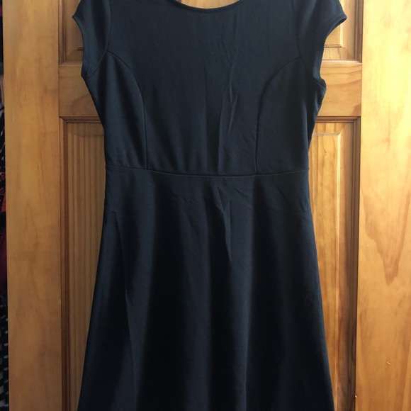 Dresses and shirts - Picture 3 of 8